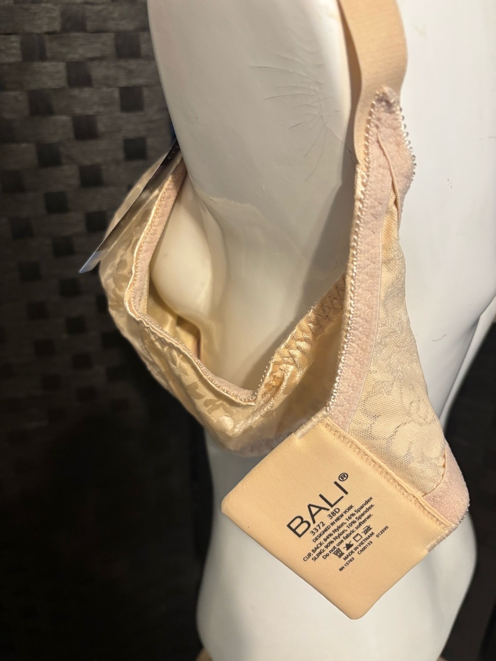 Bali bra style 3372 wire free 
Size 38 D - Picture 4 of 5